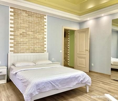Уютные Апартаменты В Центре Poltava Exteriör bild